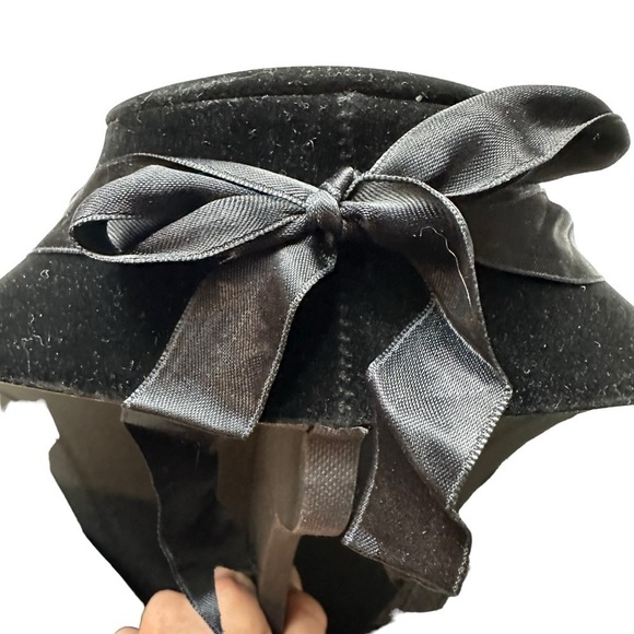 Vintage Pearl Bow Necklace and Earrings Set - Picture 5 of 13